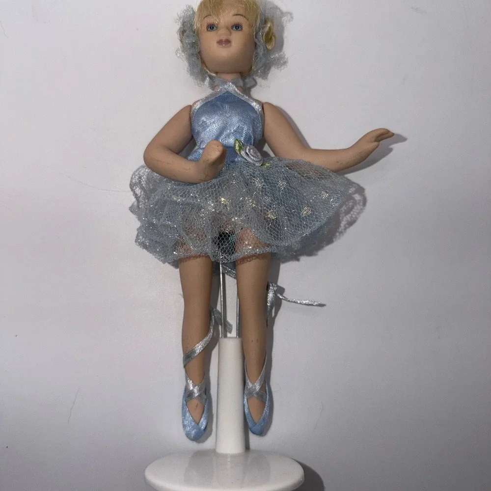 Porcelain Ballet Figure 8